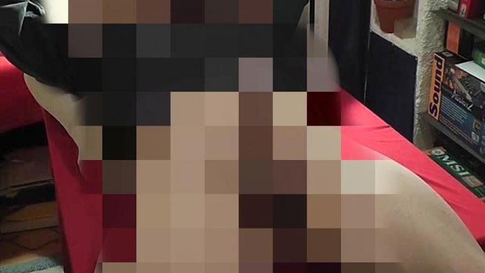 Höschen runter und Abspritzen – volle Länge mit cumshot