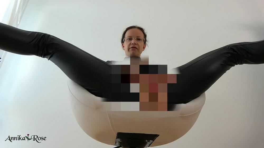 Leck sofort meine behaarten Löcher!