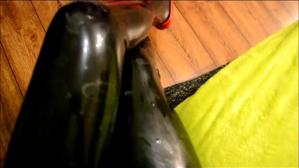 Meine geil angewichsten schwarzen Latex-Strümpfe Oh Mann wann…