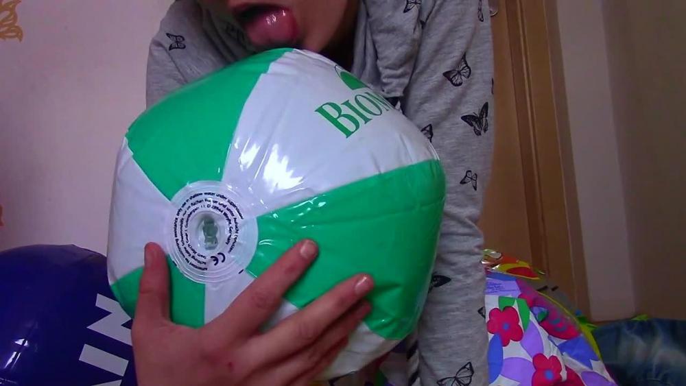 Wasserball Sabbern und Lecken