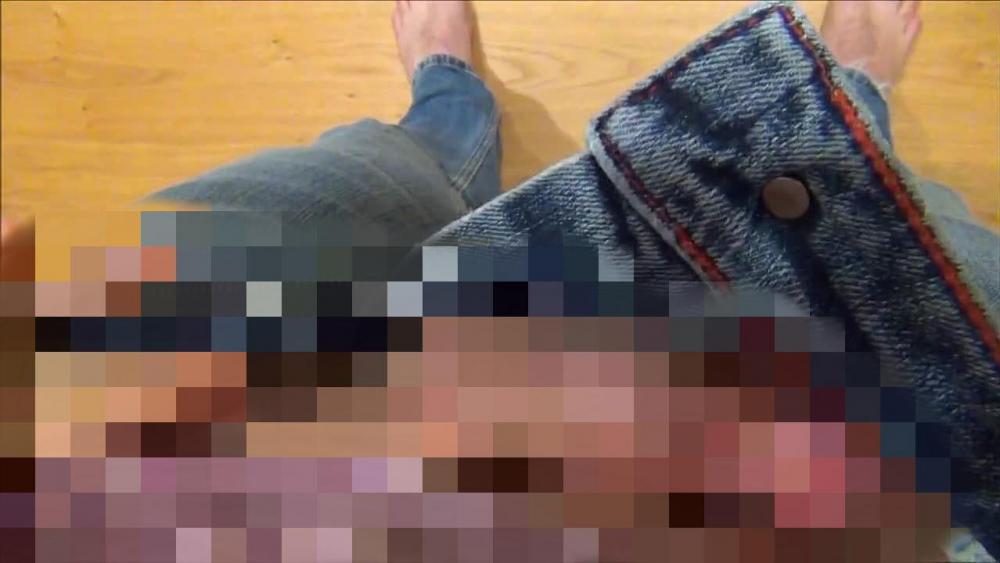 Pralle Fleischpeitsche in Jeans gewichst und abgespritzt