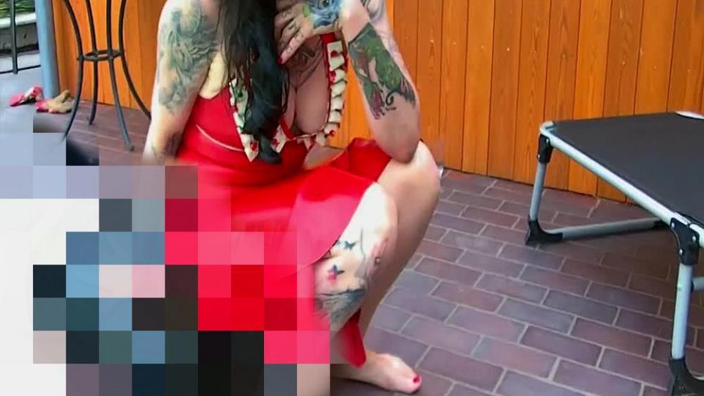 Spit Splash – Wet, Red, Hot Pin Up