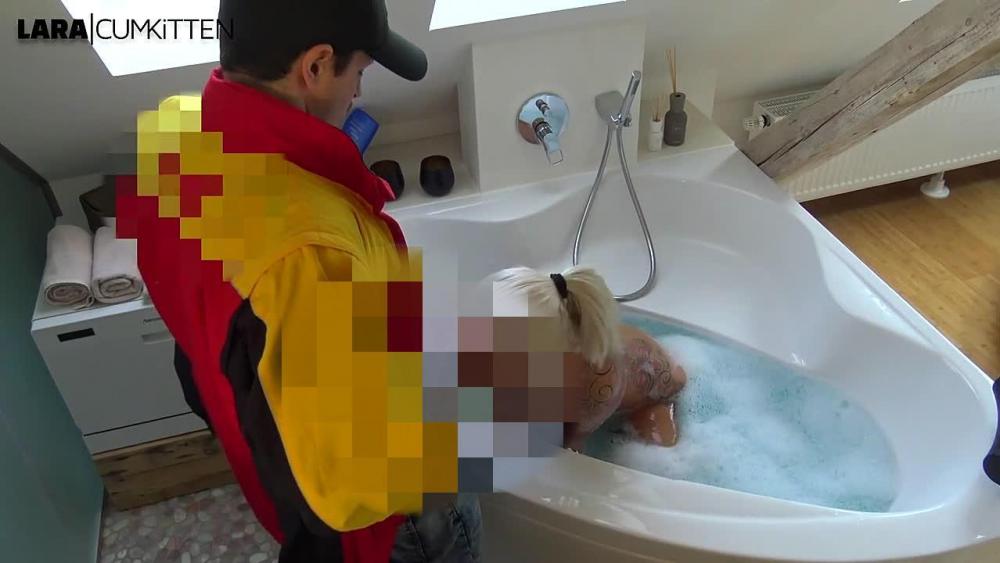 Heftiger FREMDFICK | Dreister Paket Fahrer zerfickt mich geil