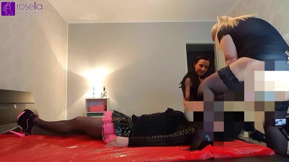 Lady Lucianas Trans-Sklavin mit Pisse abgefüllt!
