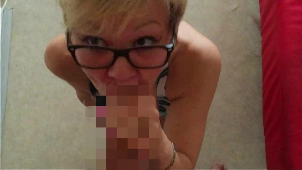 Cumshot im Bikini