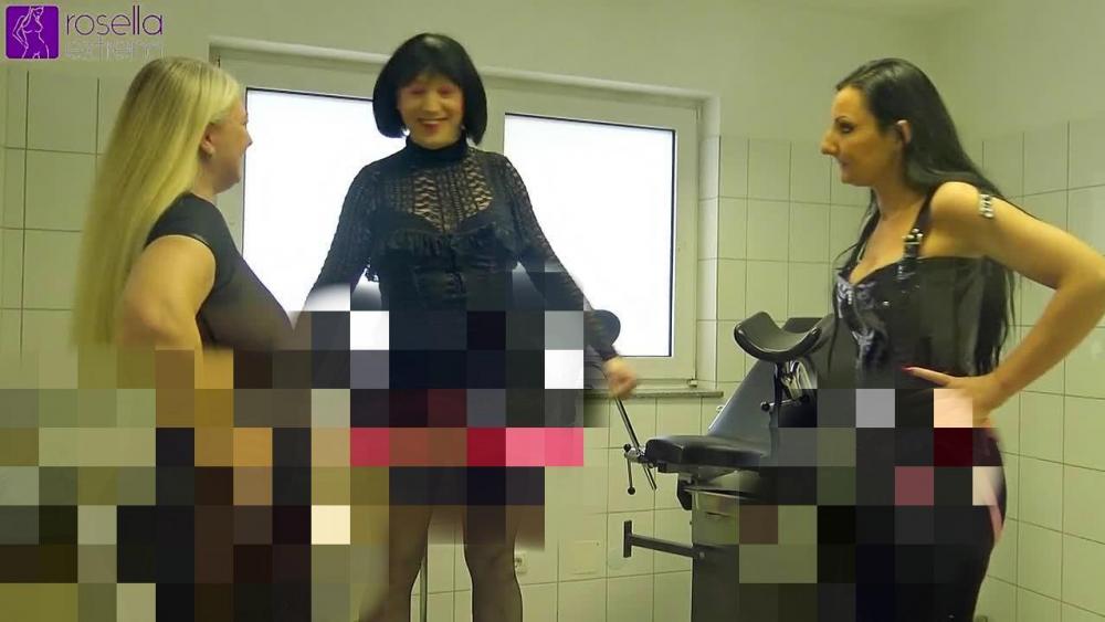 Pferde-Spekulum im Transen-Arsch, mit reinpissen und schlucken des Anal-Cocktails!