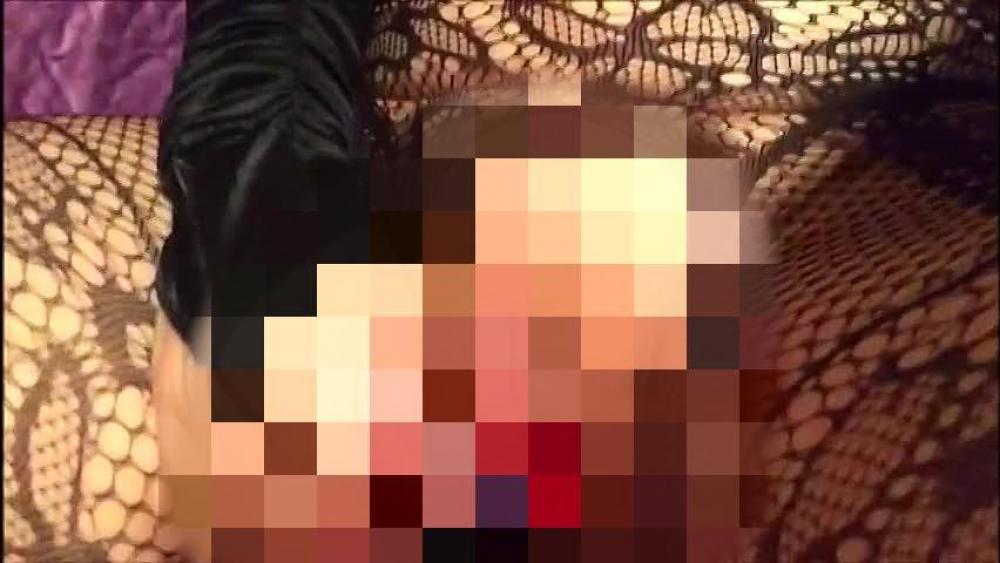 Heftiger Orgasmus mit Dildo