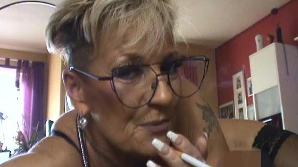 #Sklave!#Smoking #Dirty-Talk&Wichsbefehl!!