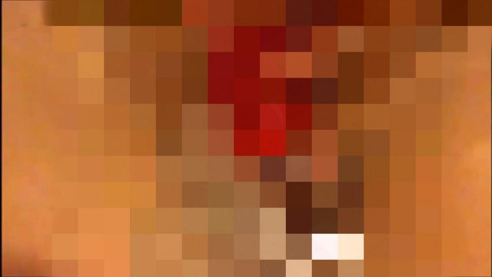 Mit Dildo in der Badewanne