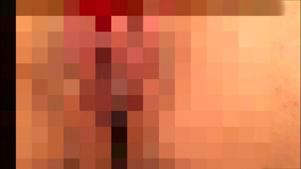 Mit Liebeskugeln und Dildo