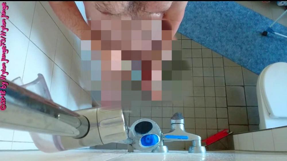 Wichsen mit Schaum in der Dusche ** Foot Fun **