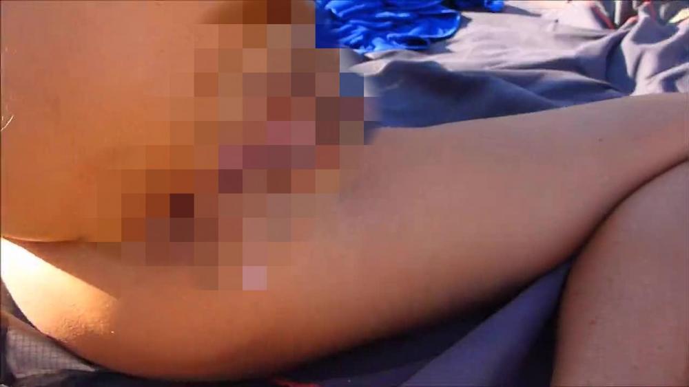 Sperma-Fotze nach Creampie am Strand