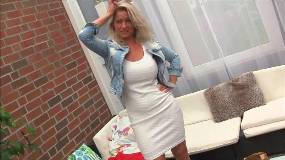 Nachbarsbubi auf Terrasse vernascht !