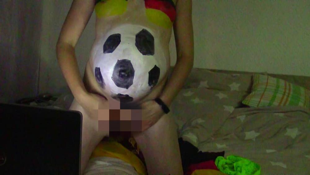 Sexy mit Fußballbauch