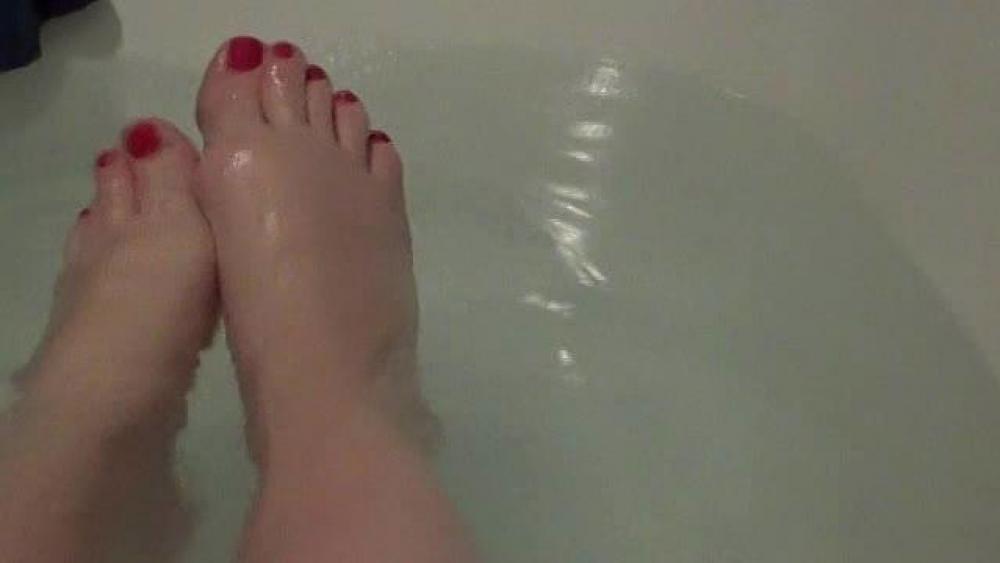 Füße in die Badewanne