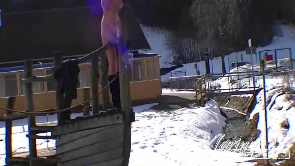 heißer körper im kalten schnee