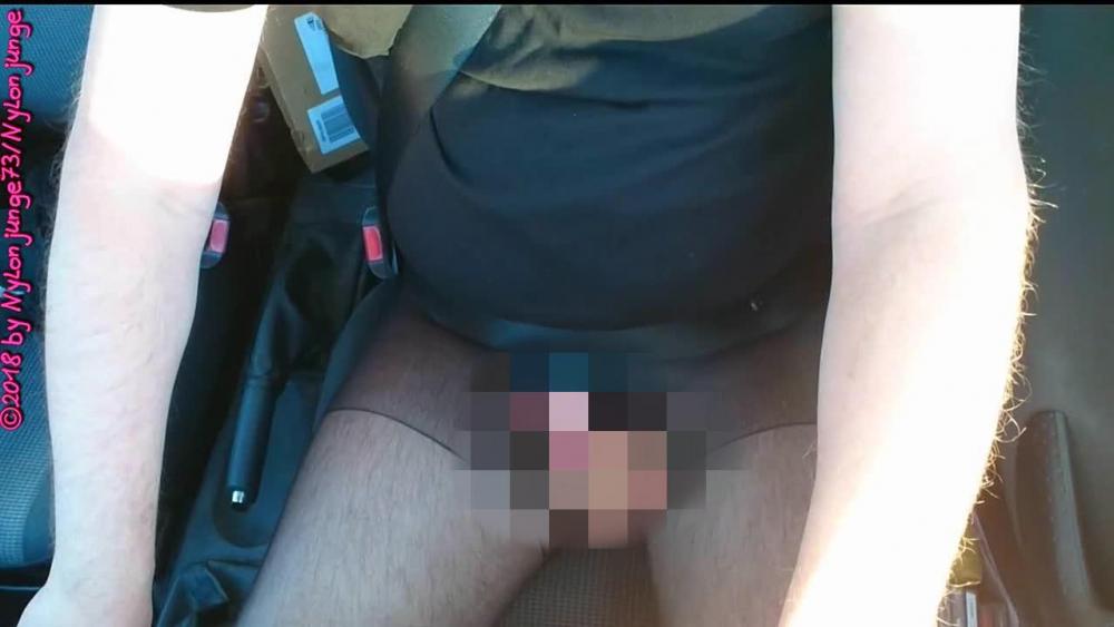 Schwarze FSH mit Loch im Auto