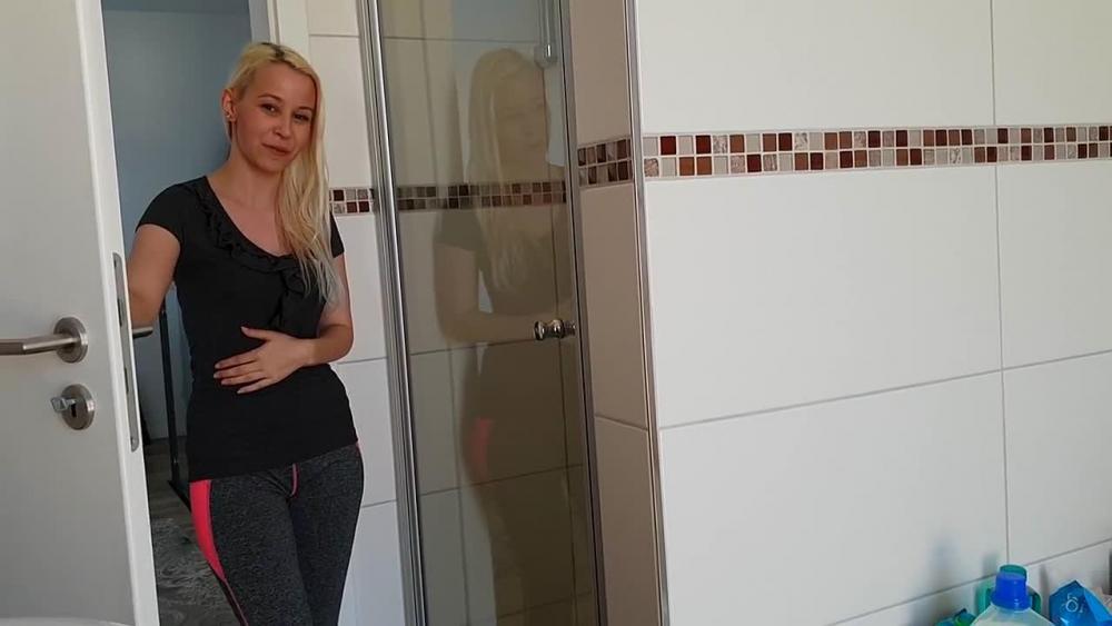 Stiefbruder auf Toilette vernascht