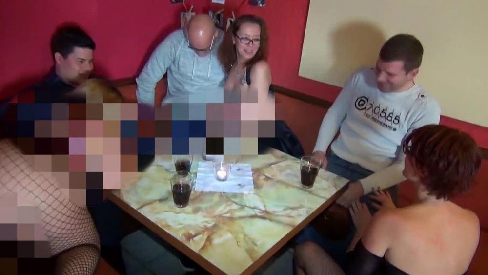 Die FickWG – Schamlos in der Bar unterwegs