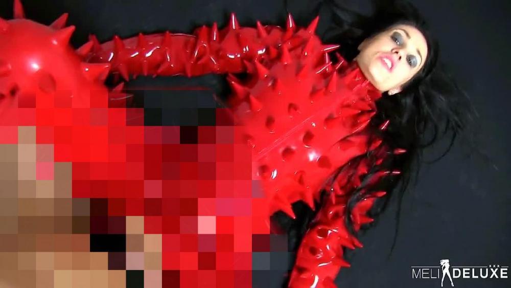 Latex Fickdoll reitet deinen Sack leer