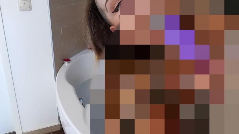 Schlampen machen es sich auch in der Badewanne