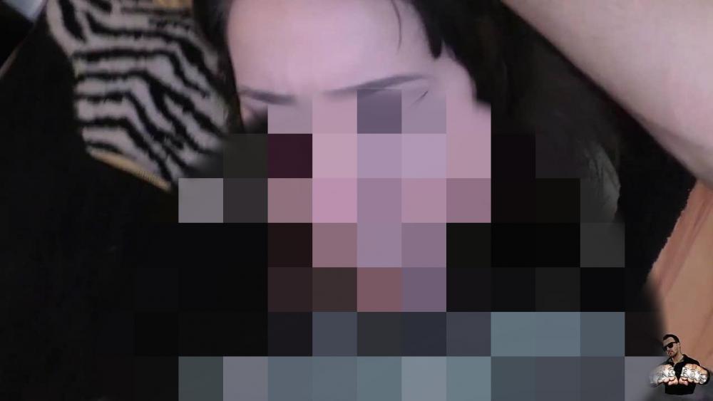 Jackpot! MILF Mutter am Handy, ihre naive Tocher am Bosscock