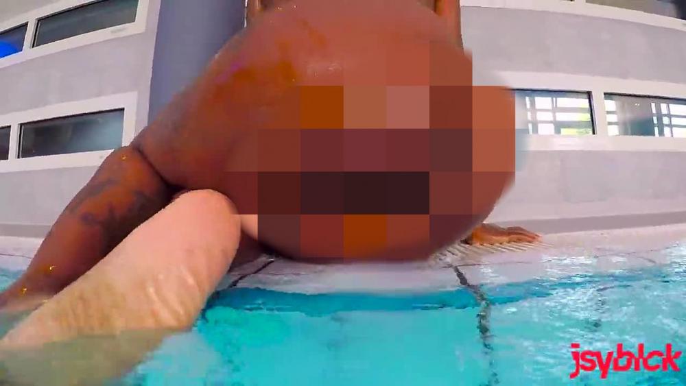 Stripshow für den Poolboy mit Mega CREAMPIE