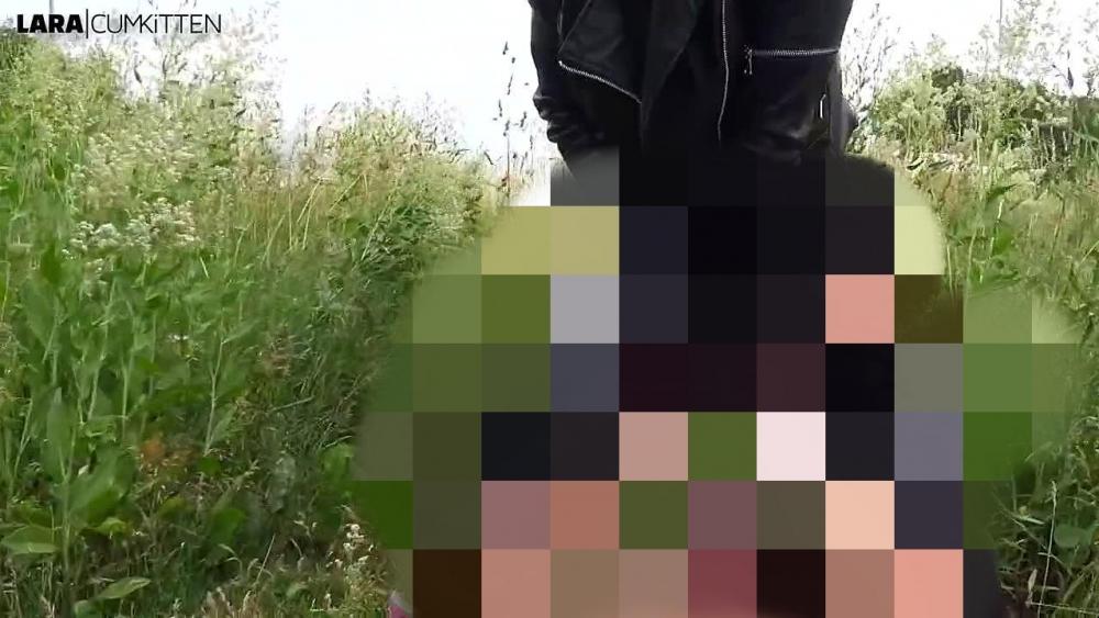 Autobahn WC defekt | PUBLIC PISS | Mein Champagner ist für jeden da