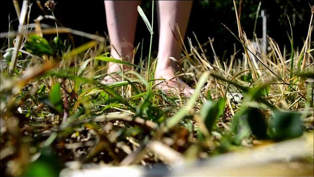 Ein geiles Gefühl nackte Füsse im Gras oder?