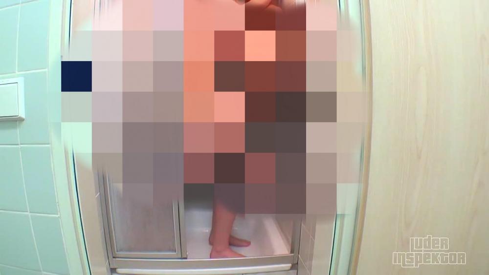 teenymaus unter der dusche benutzt