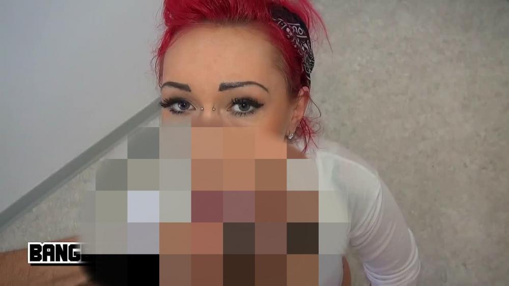 Obdachlose Tattooschlampe abgefickt und angespritzt
