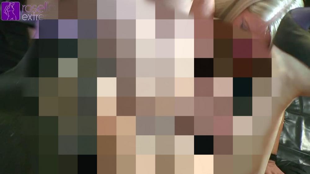 Gleichzeitige Fotzenstopfung mit Schwanz und Hand, plus Maulbesamungen und Cumswapping!