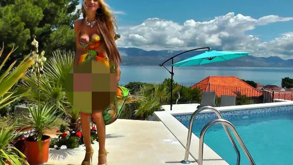 Gewaltig abgepisst am Pool