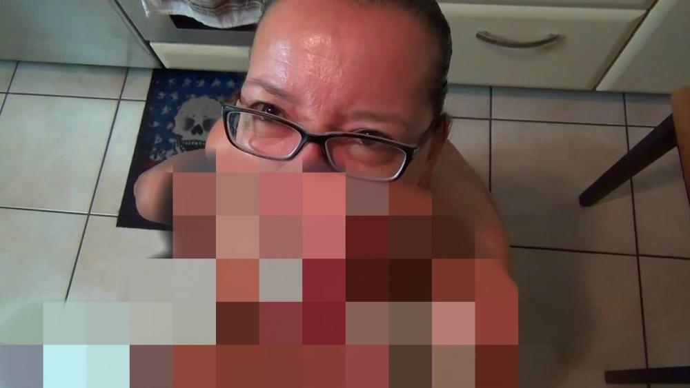 AO Küchen Fick endet in Gesichtsbesamung