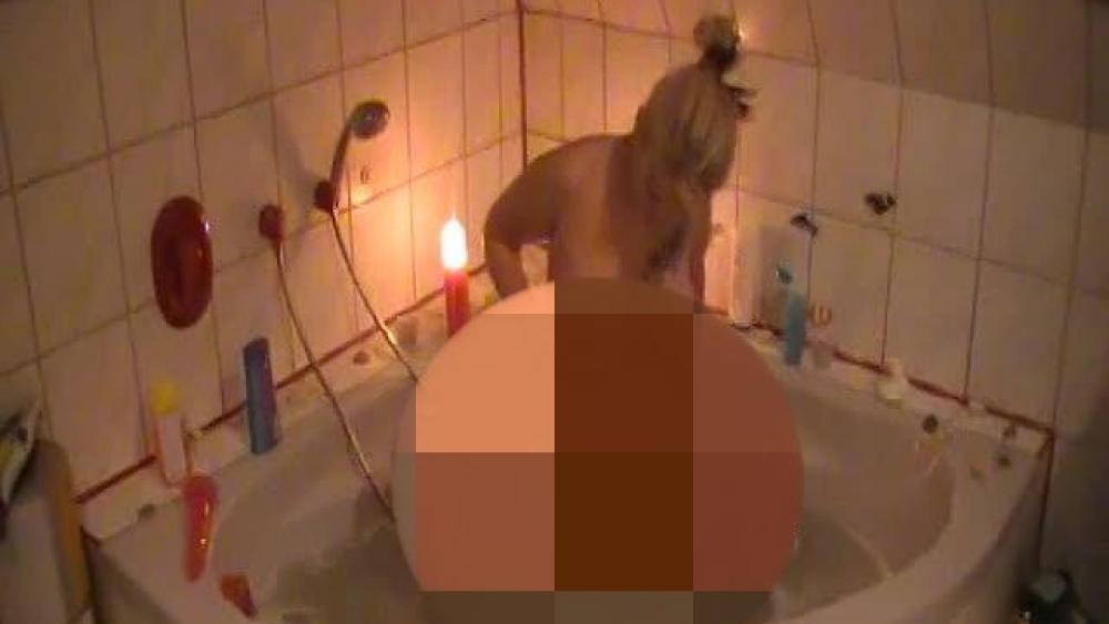 In der Wanne mit Wachs und Pisse gepielt