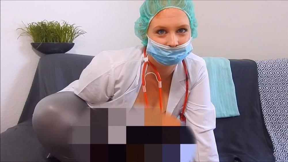 Frau Doktor fickt Dich anal