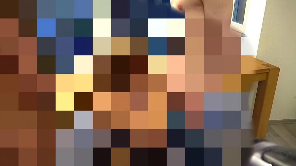 Teenie ekelhaft auf die Votze gespritzt Teenie ekelhaft auf die Votze gespritzt