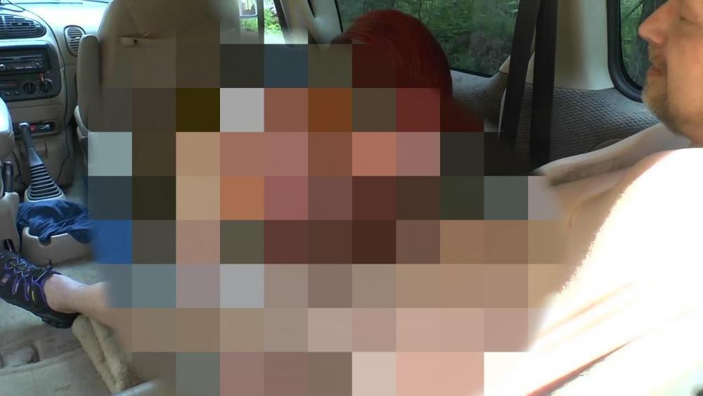 Blowjob und Tittenfick mit Cumshot im Auto