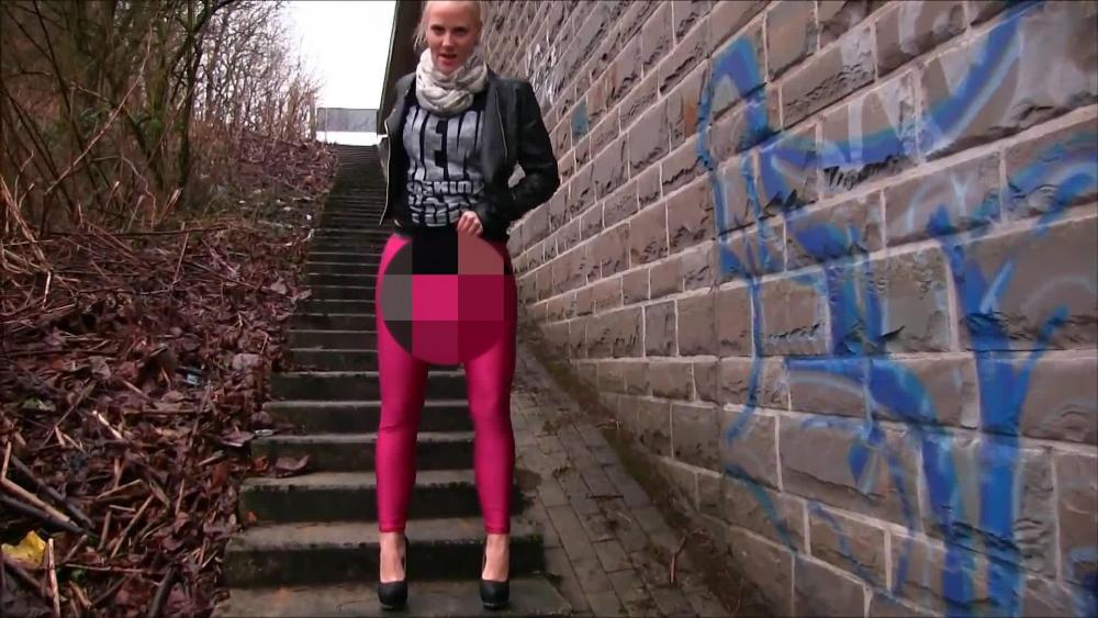 Cameltoe PISS | Hautenge Spandex Leggings vollgepisst