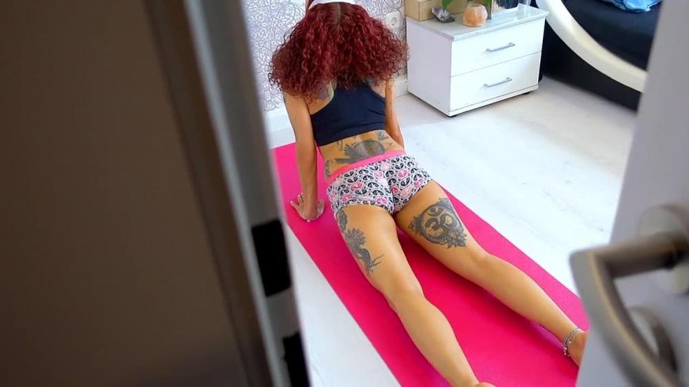 Das ging fast ins Auge! Yogastunde endet in Kamasutra!