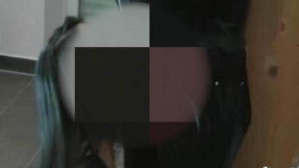 * gefesselter  Blowjob *