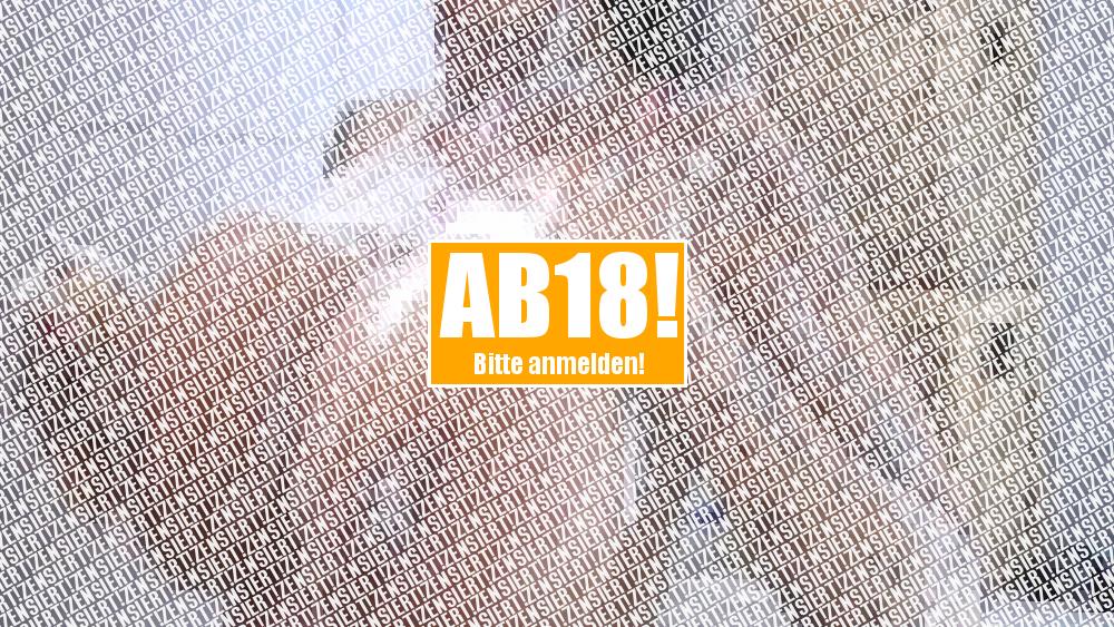 Eve alleine unter der Dusche