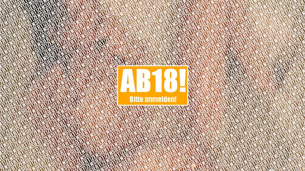 Teeny beim Baden + befriedigen