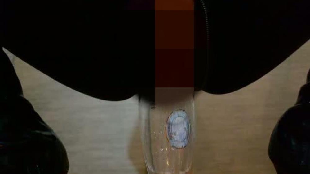 Einmal Natursekt von der maskierten Fremden, bitte!!!