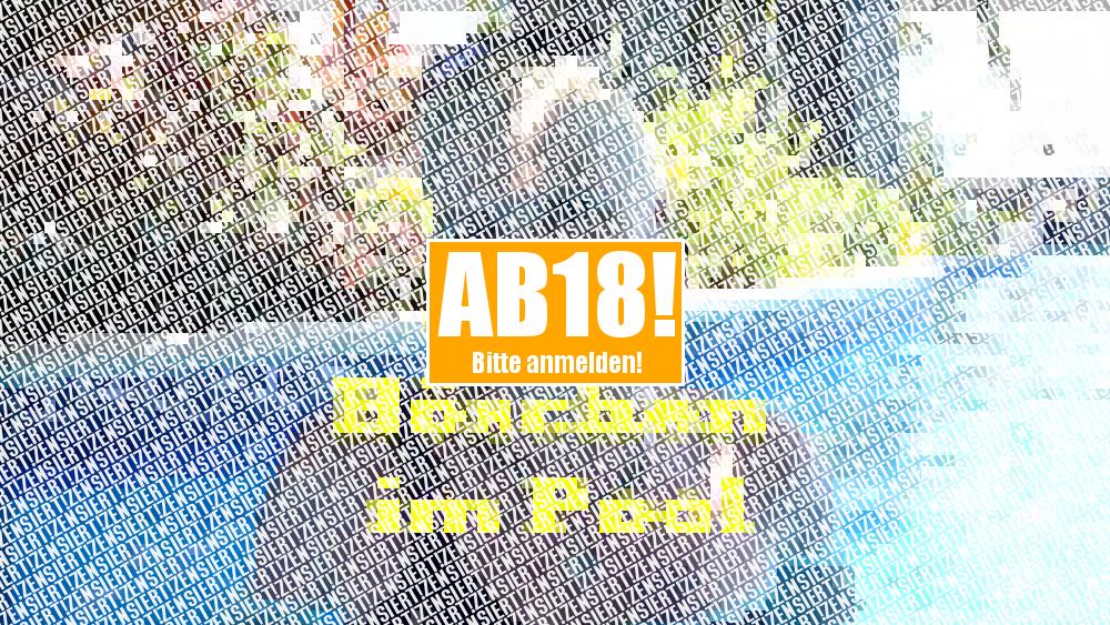 ohne Höschen im Pool